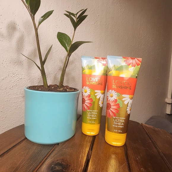 Bath & Body Works - Love & Sunshine - Ultra Shea Body Cream - Picture 1 of 3